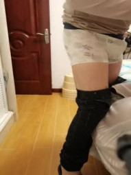 【柒夜一枝花】，深夜，良家小少妇登门来相会，人妻最懂男人心，无套啪啪，口交卖骚，浪劲十足小荡妇