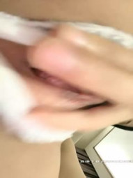 人间水蜜桃高颜值妖艳妹子自慰诱惑，情趣内裤掰穴特写假吊抽插大黑牛震动
