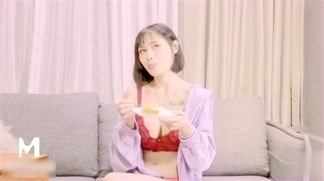 与梦想中の男优打炮 AV拍摄受访 爆乳美女喜欢精液