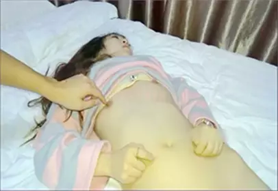 女神级性感美女陪闺蜜KTV见网友喝多上厕所时2男想在...