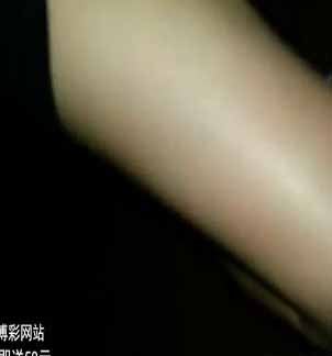 网友与公司会计办公室偷欢做爱自拍视频流出1