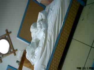 单位离异很久的会计美少妇勾搭了很久终于约到家中啪啪~没想到丝袜里连内裤都不穿~撕开丝袜各种体位狠狠爆插!