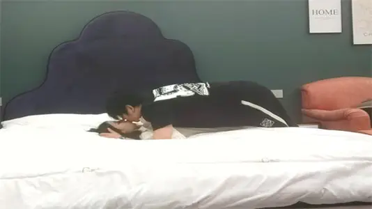 嫩妹上门服务学生装娇喘 淫语挑逗撕黑丝玩弄粉鲍